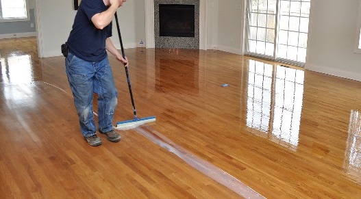 Cách vệ sinh sàn gỗ công nghiệp dễ dàng thực hiện. Tự đánh bóng sàn tại nhàđơn giản. Đại lý cung cấp sàn gỗ số 1 thế giới Lh 0938 37 38 30