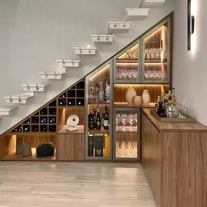 mẫu thiết kế tủ rượu dưới gầm cầu thang đẹp
